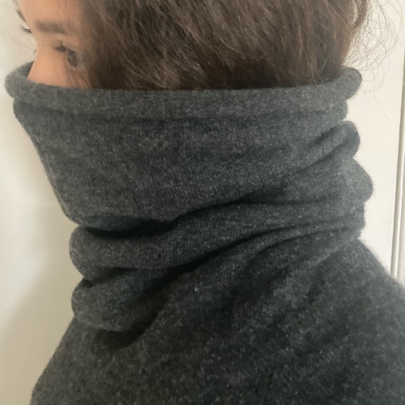 Cashmere long turtleneck sweater-dress. - Picture 6 of 8